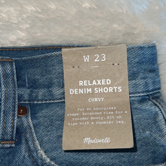 Madewell distressed relax denim blue shorts. - Picture 5 of 11